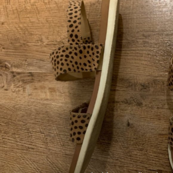 Universal Thread Sandals - Picture 2 of 4